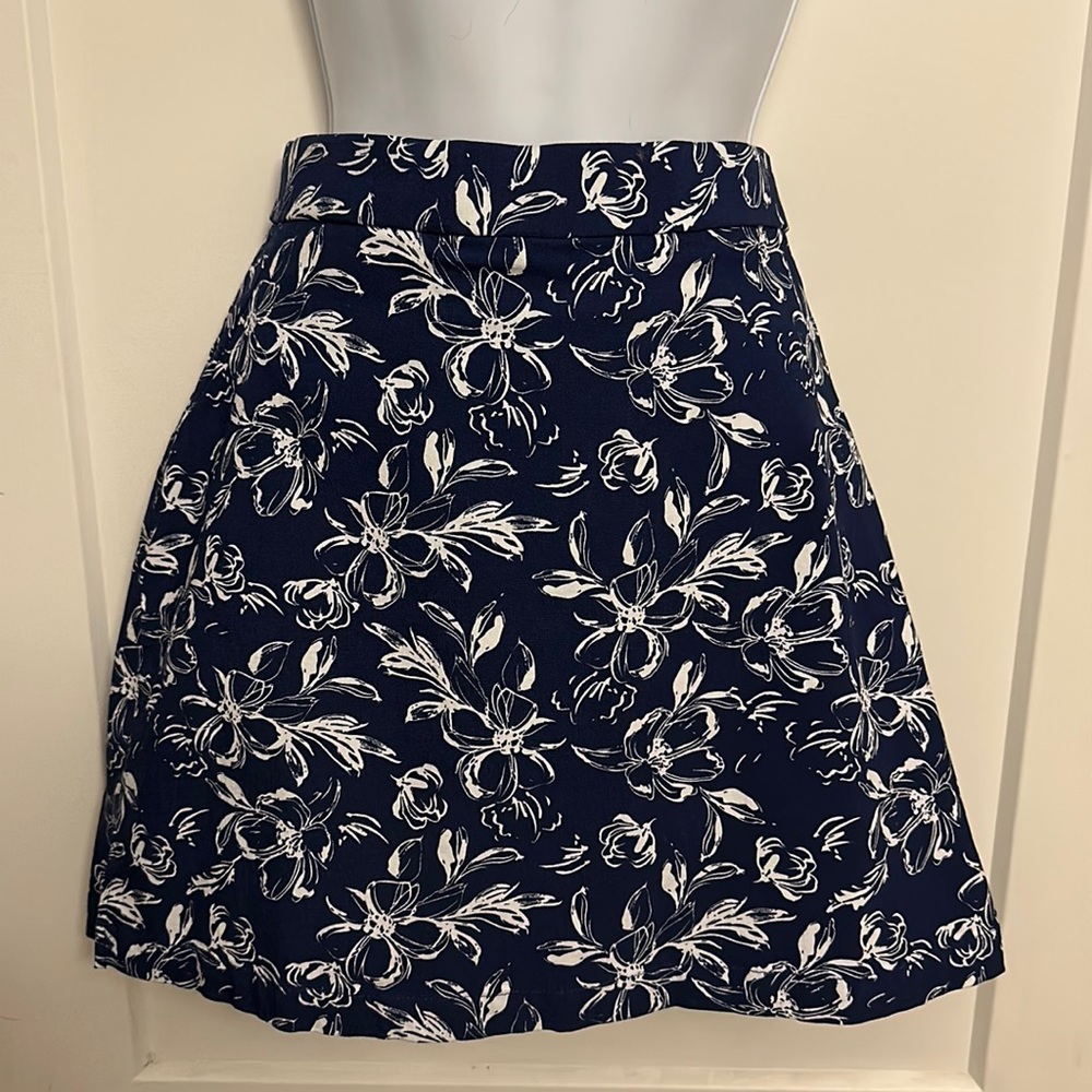 Navy & white floral design skort